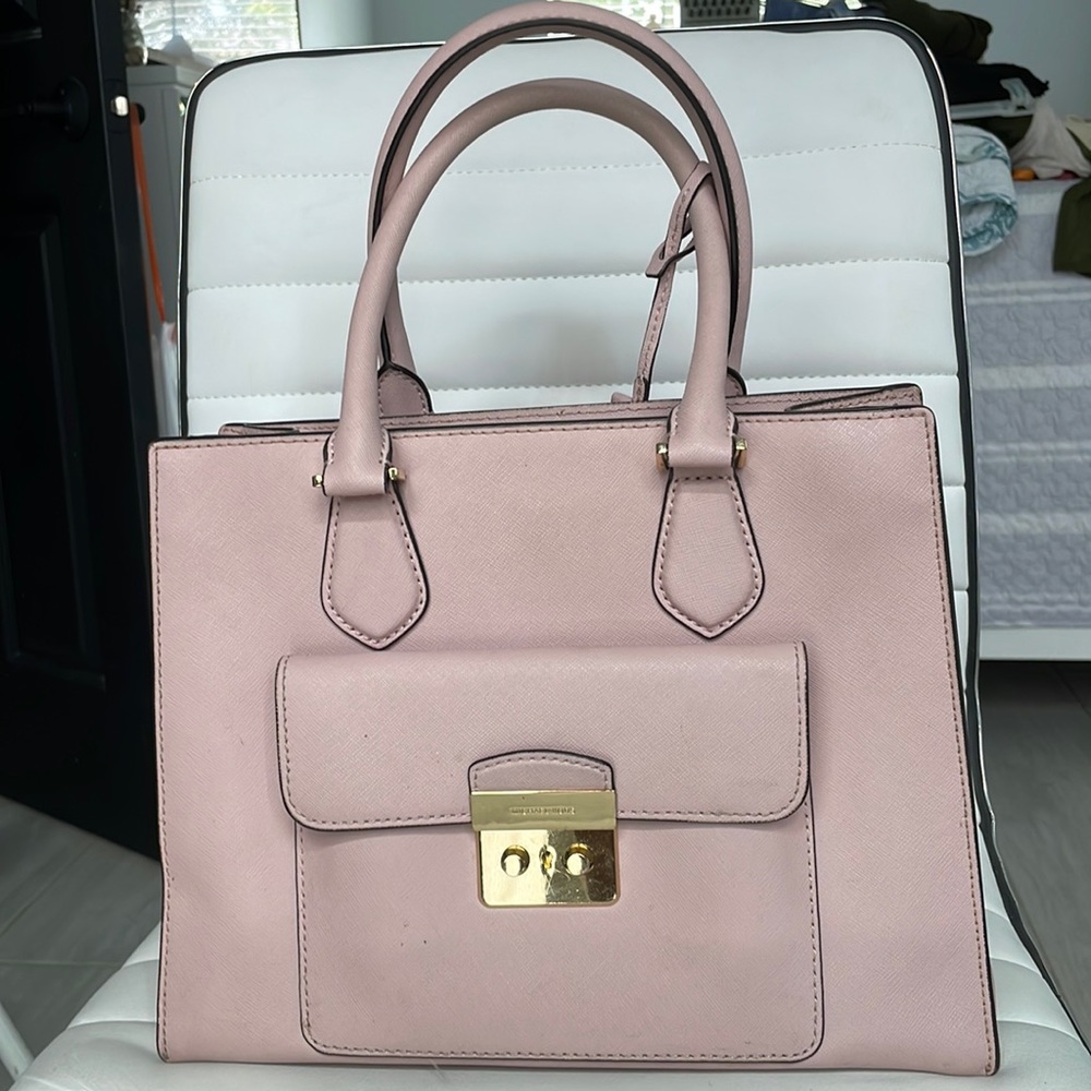 Medium pink Michael kors purse